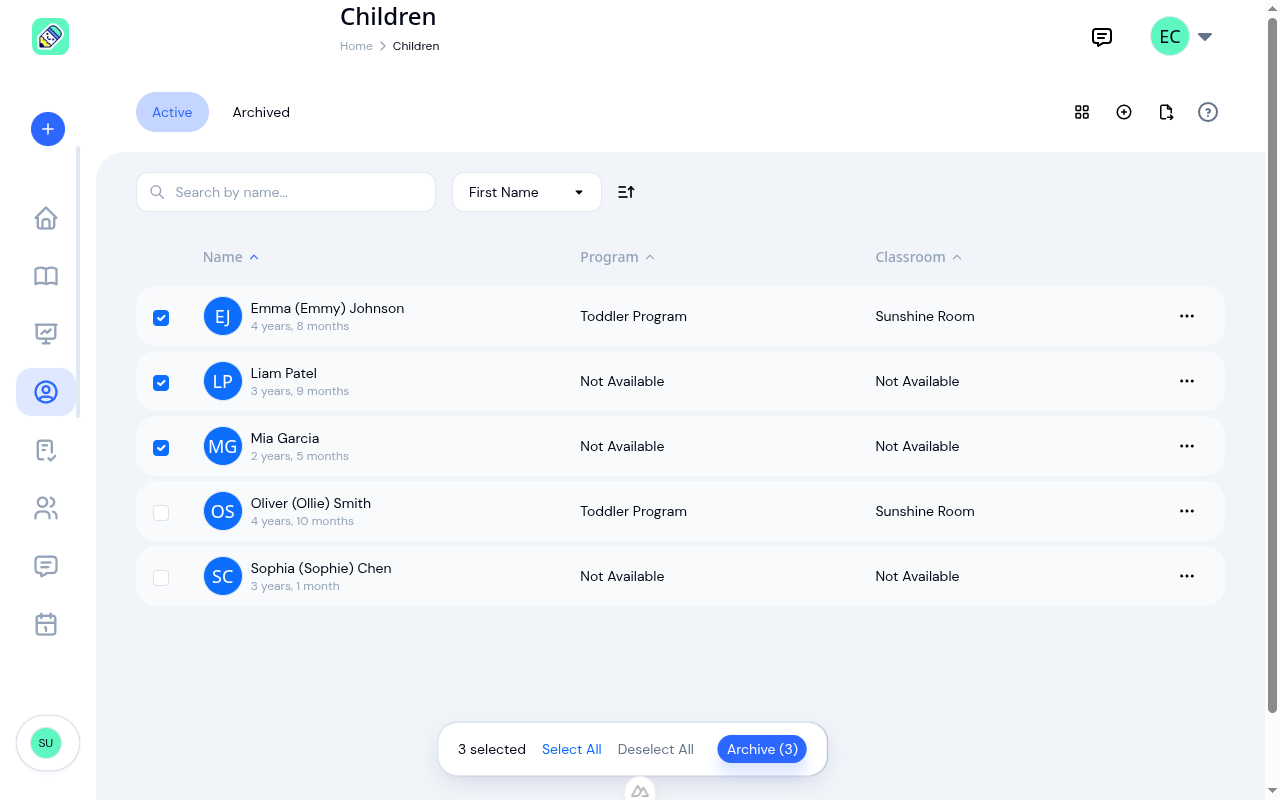 KidzLog children list with three rows checked and a floating Archive (3) action bar